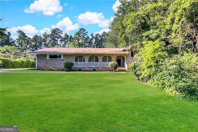 view of front of home featuring a front yard and covered porch