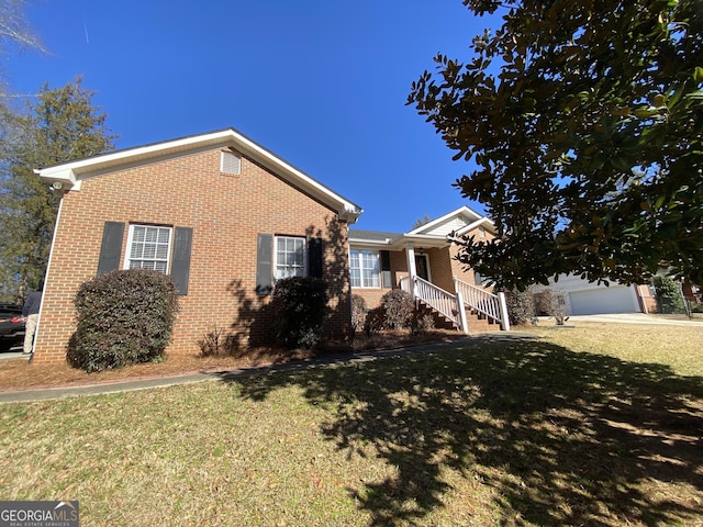 view of front of property with a front lawn