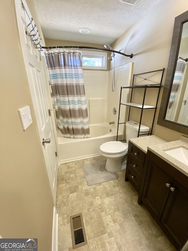 full bathroom featuring a textured ceiling, toilet, shower / bath combo, and vanity