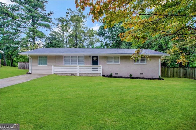 ranch-style home featuring a front lawn