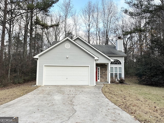 view of front of property featuring a front lawn and a garage