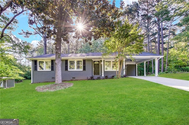 ranch-style home featuring a carport and a front lawn