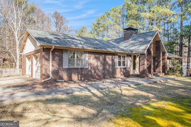 view of side of property featuring a lawn and a garage