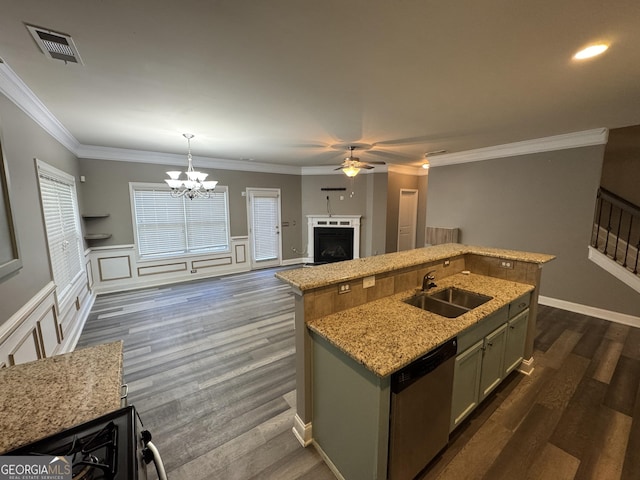 kitchen with decorative light fixtures, a center island with sink, stainless steel dishwasher, sink, and ceiling fan with notable chandelier