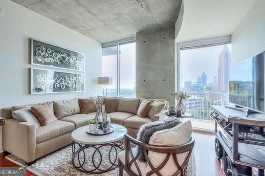 living room featuring floor to ceiling windows and hardwood / wood-style floors