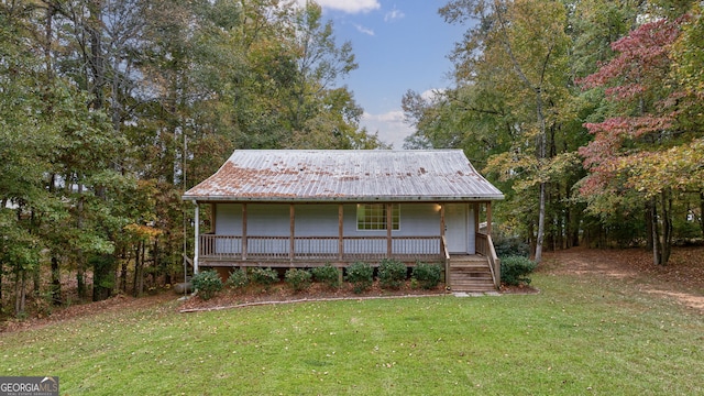 view of front of house featuring a front yard and covered porch