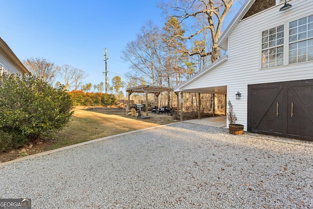 view of yard featuring a pergola