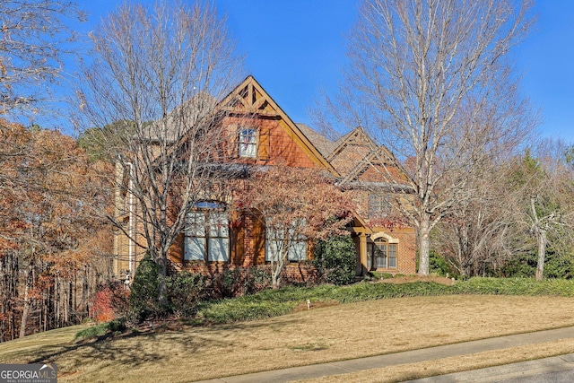 view of front of home with a front lawn