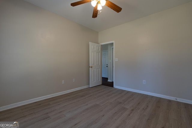 unfurnished room with light wood-style flooring, baseboards, and a ceiling fan