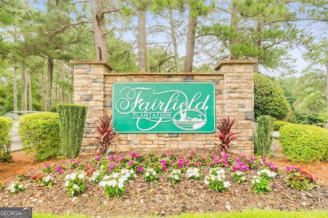 view of community / neighborhood sign