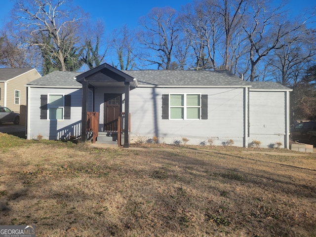 single story home with a front yard