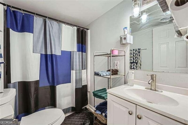 bathroom featuring a shower with curtain, vanity, toilet, and lofted ceiling