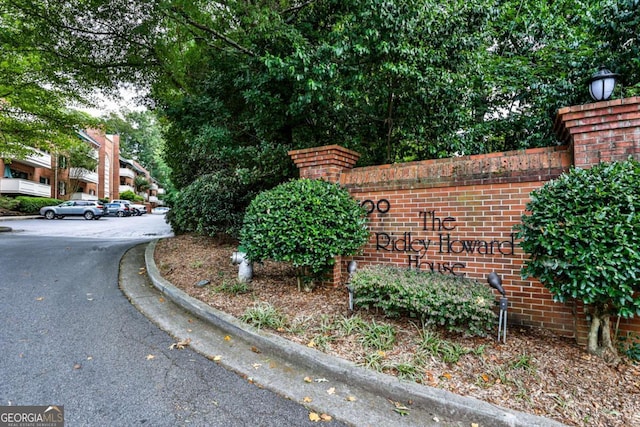 view of community / neighborhood sign