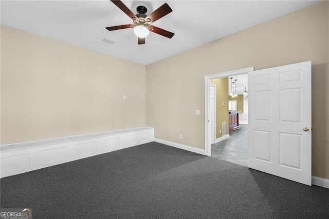 spare room with carpet and ceiling fan