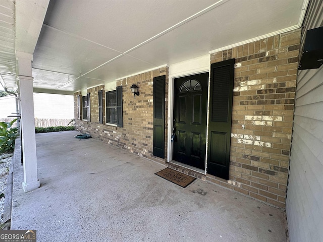 doorway to property with covered porch