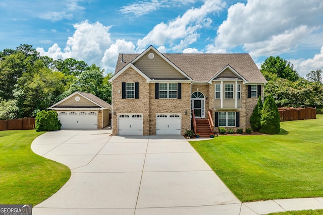 view of front of house featuring a front lawn