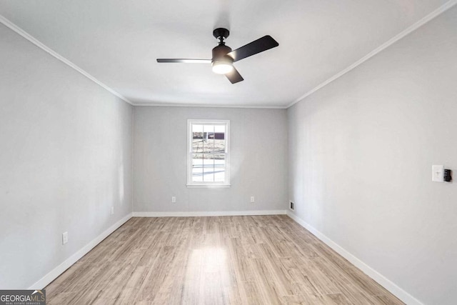 unfurnished room featuring ceiling fan, crown molding, and light hardwood / wood-style flooring