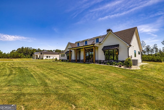 view of front of house featuring central air condition unit and a front yard