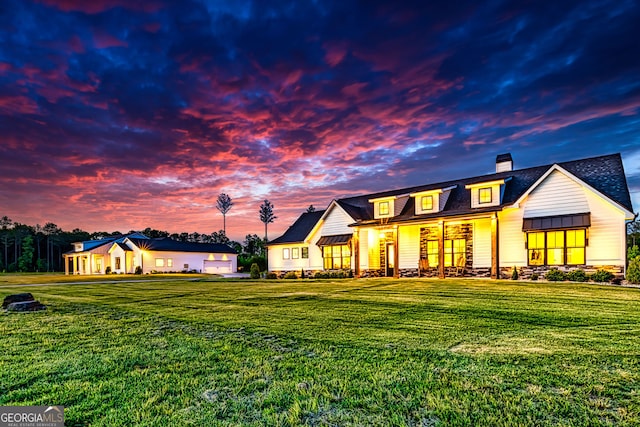 view of front of house featuring a lawn