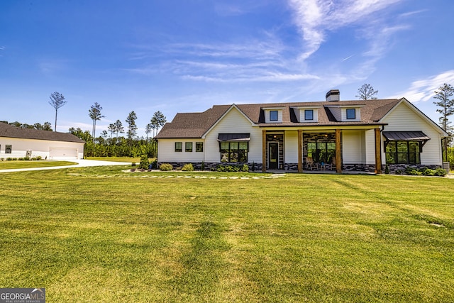 view of front of home featuring a front yard