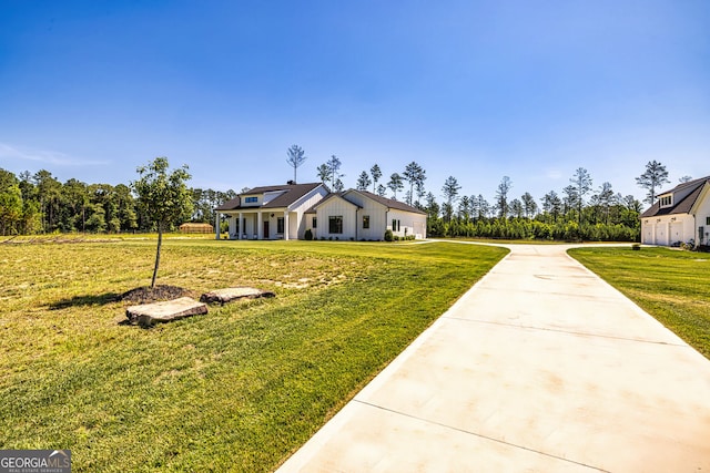 view of front facade with a front yard