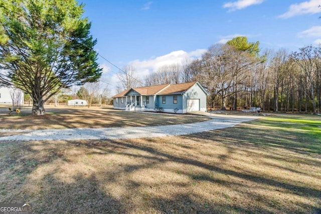 view of front of property featuring a porch and a front lawn