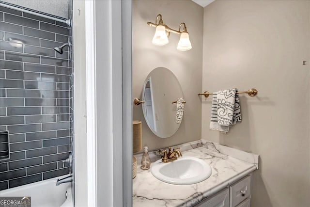 bathroom with vanity and tiled shower / bath