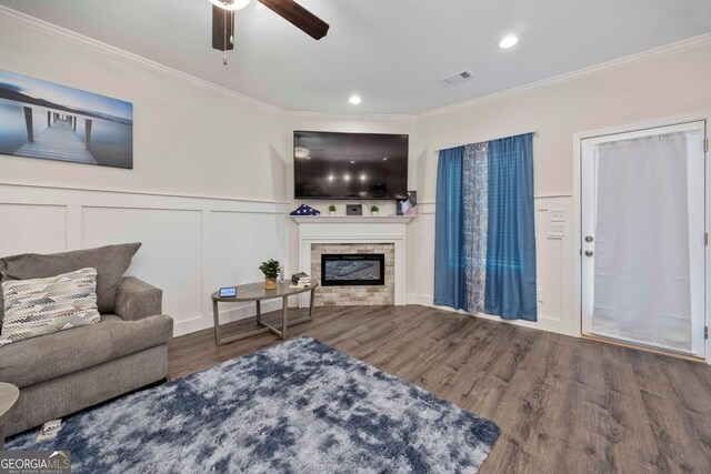 living room with ceiling fan, ornamental molding, and wood-type flooring