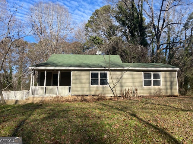 view of front of house with a front yard and covered porch