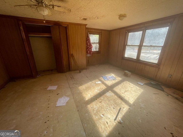 unfurnished bedroom featuring a textured ceiling