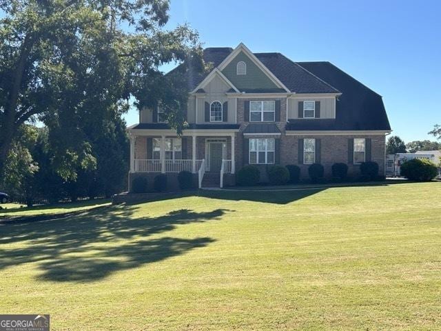 view of front of property featuring a porch and a front lawn