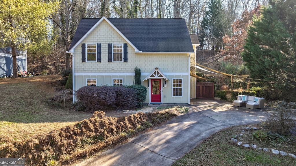 view of front property