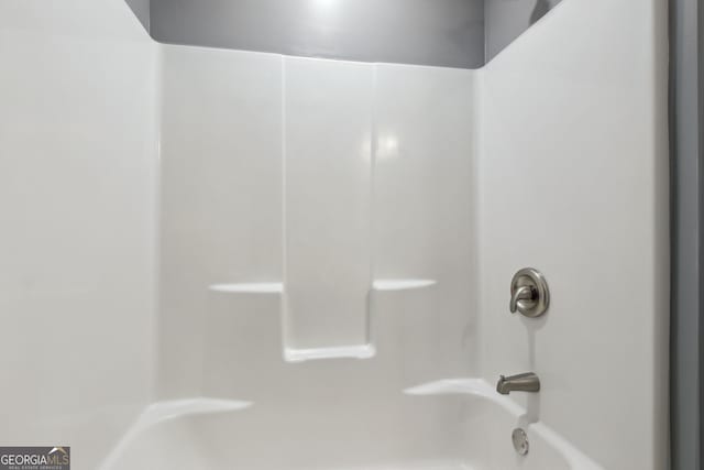 details with shower / bathing tub combination