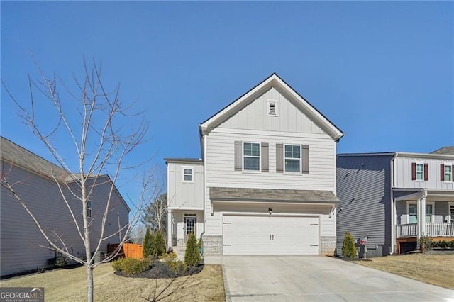 view of front of property featuring a garage