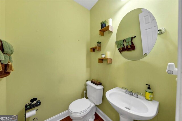 bathroom featuring sink and toilet