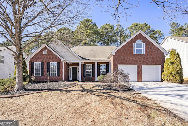 view of front property featuring a garage