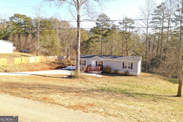 view of front of house featuring a front yard