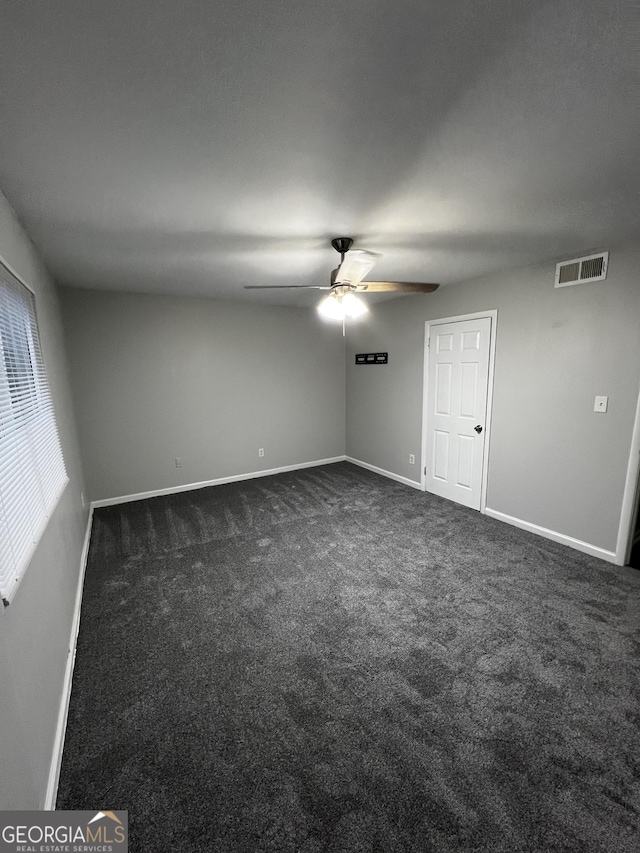 carpeted empty room featuring ceiling fan