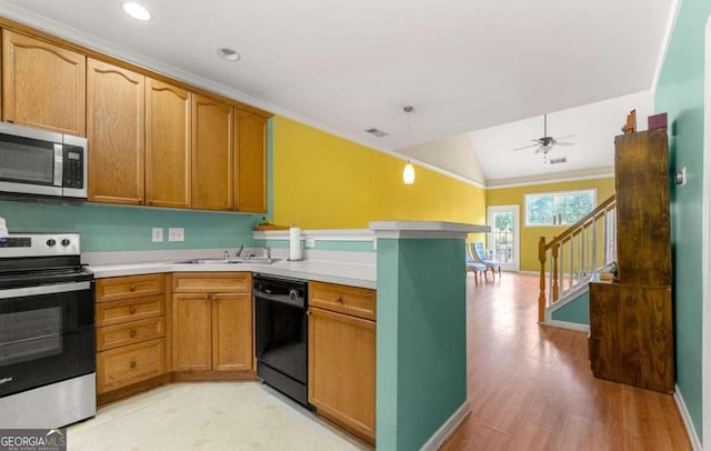 kitchen with ceiling fan, stainless steel appliances, kitchen peninsula, crown molding, and lofted ceiling