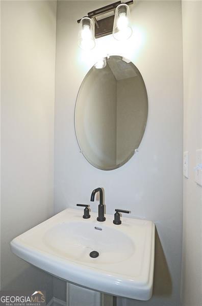 bathroom featuring sink