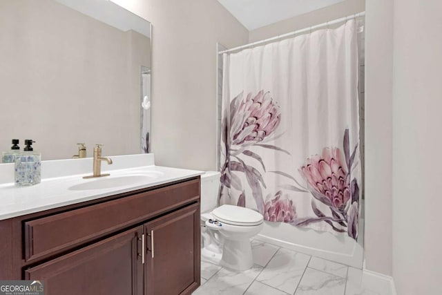 full bathroom featuring shower / tub combo with curtain, vanity, and toilet