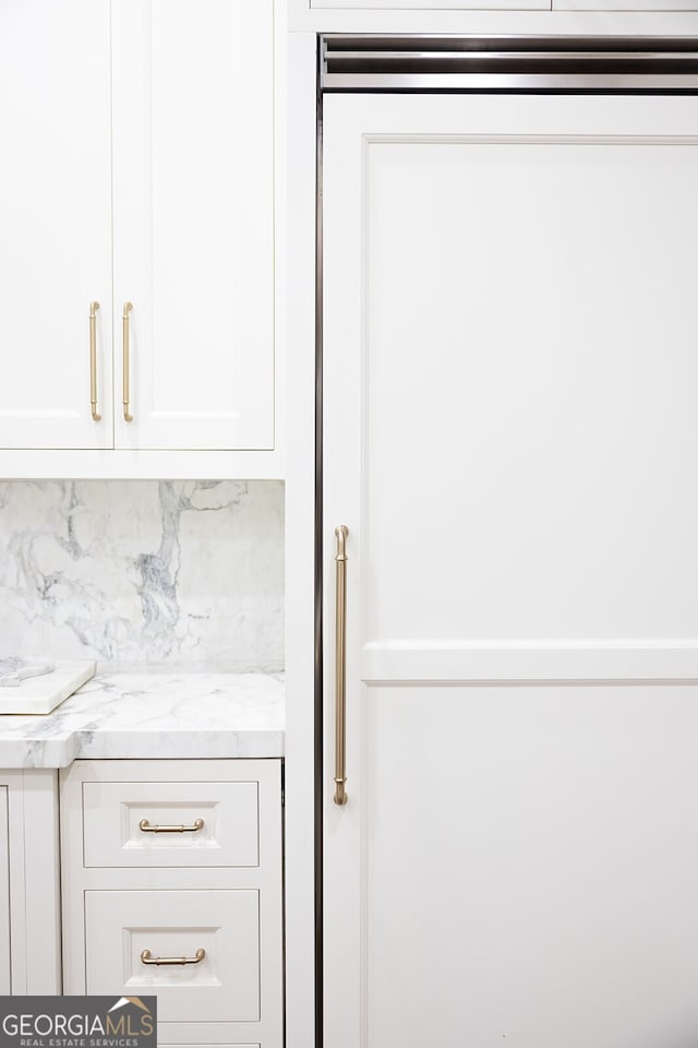 details with decorative backsplash