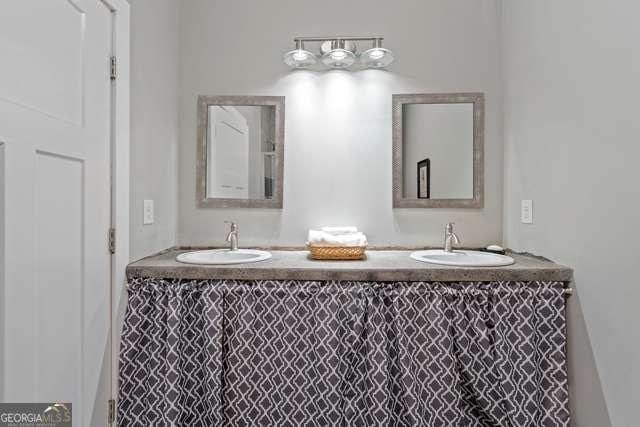 bathroom featuring sink