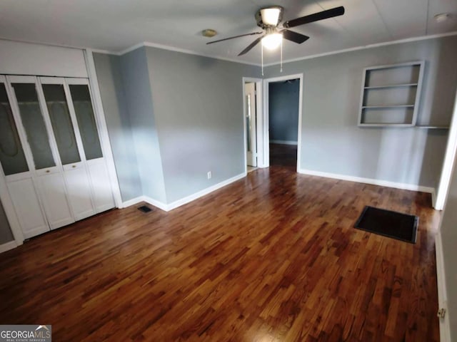 unfurnished room featuring dark wood-type flooring and ceiling fan