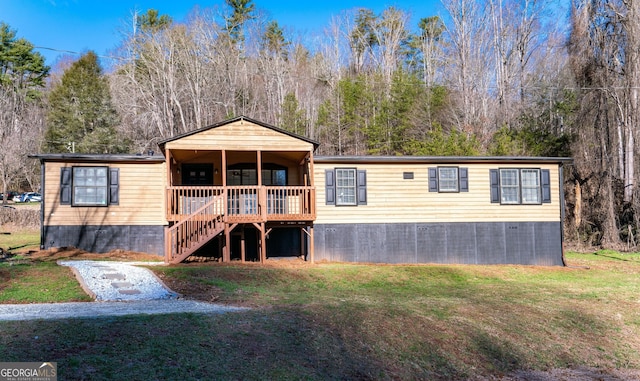 view of front of home featuring a deck and a front lawn