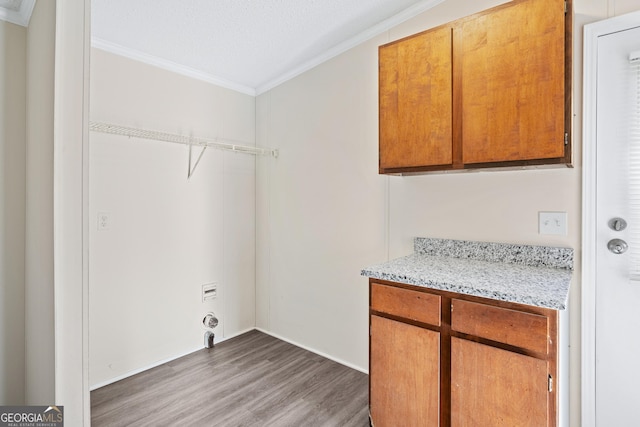 washroom with a textured ceiling, crown molding, and dark hardwood / wood-style floors