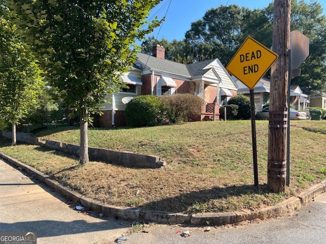 view of front of house featuring a front yard