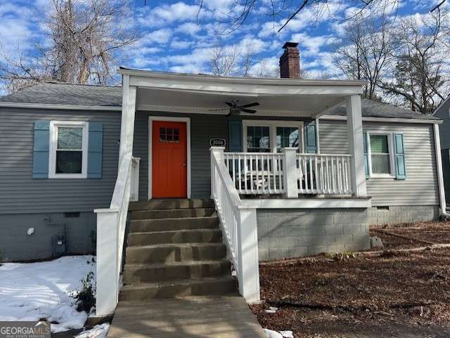 view of front of house featuring ceiling fan and covered porch