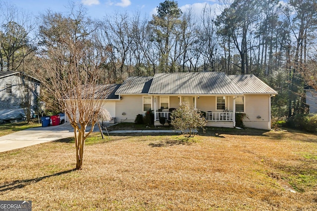 view of front of house with covered porch and a front yard