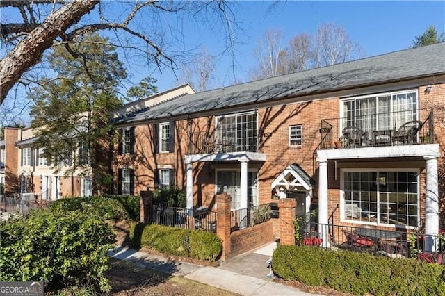 townhome / multi-family property featuring a balcony